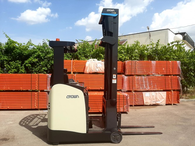 Crown ESR5000-1.4-forkliftbg